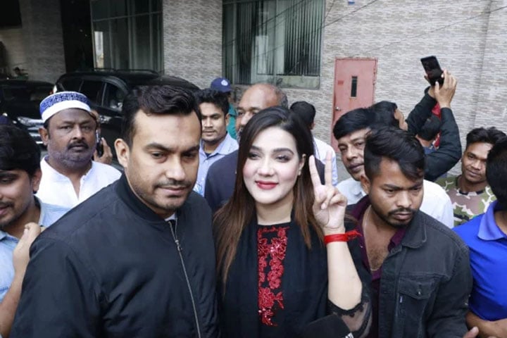 যুদ্ধ করেই জয়লাভ করব- মনোনয়ন ফিরে পেয়ে বললেন মাহি