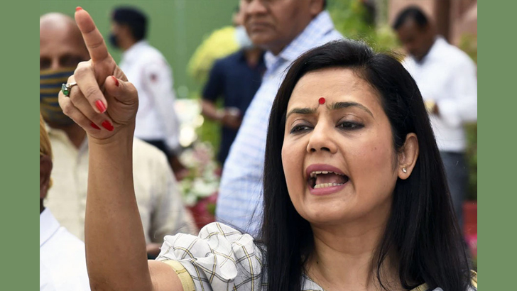 ‘আমি এর শেষ দেখে ছাড়ব’ সংসদের বাইরে হুংকার মহুয়ার