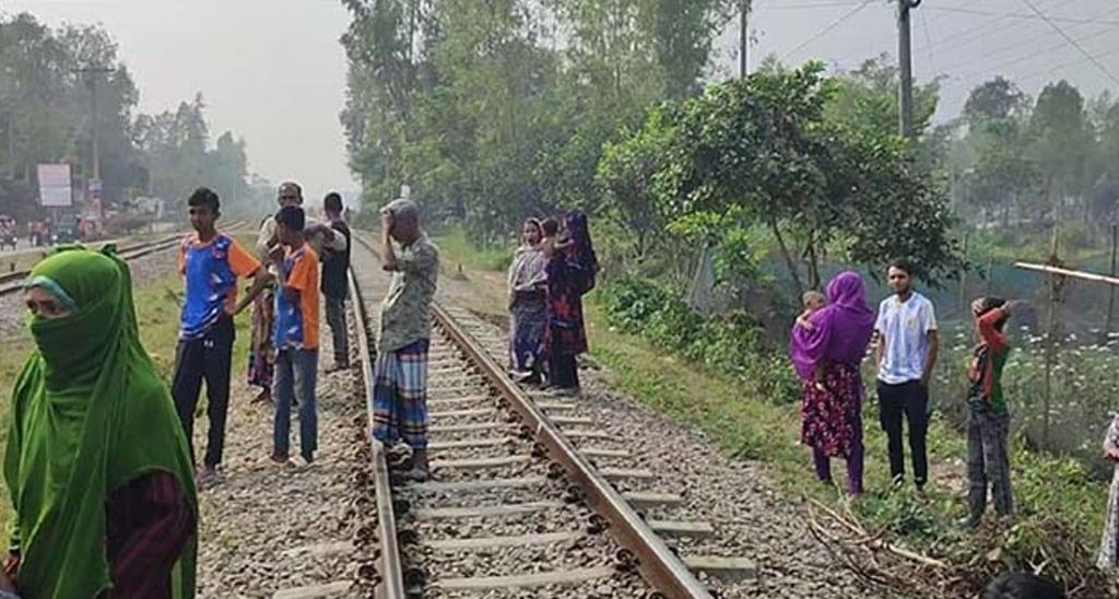 জামালপুরে মেলান্দহ স্টেশনে ট্রেনে কাটা পড়ে ২ স্কুলছাত্রের মৃত্যু