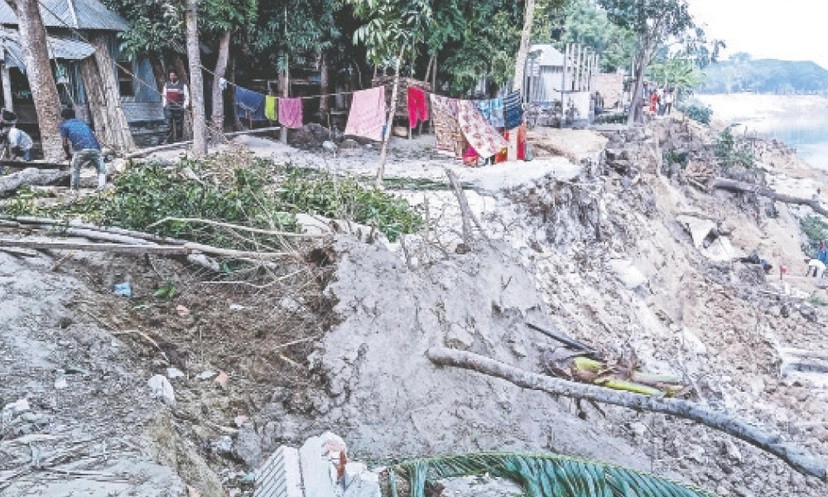 মাগুরায় ভাঙন রোধ করতে গিয়ে নতুন ভাঙনের সৃষ্টি