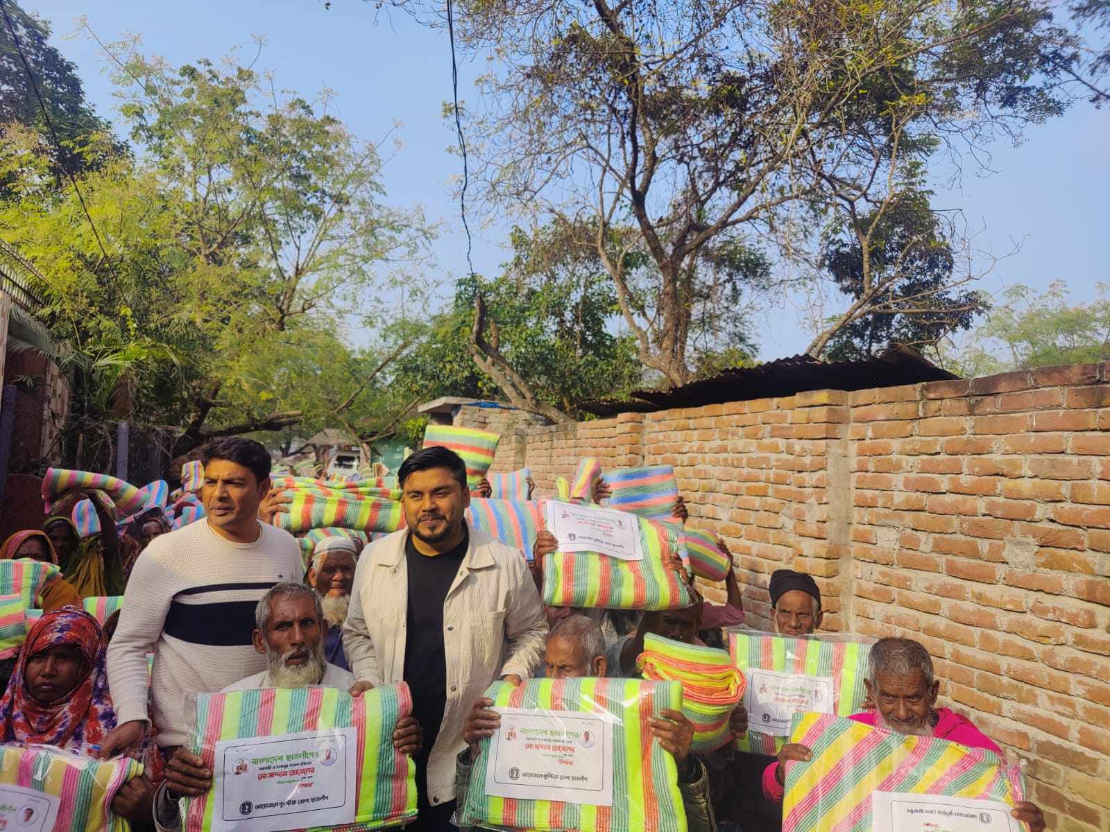 কুষ্টিয়ায় ছাত্রলীগের উদ্যোগে দুস্থদের মাঝে কম্বল বিতরণ