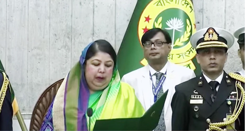 জাতীয় পার্টির এমপিদের শপথ গ্রহণ