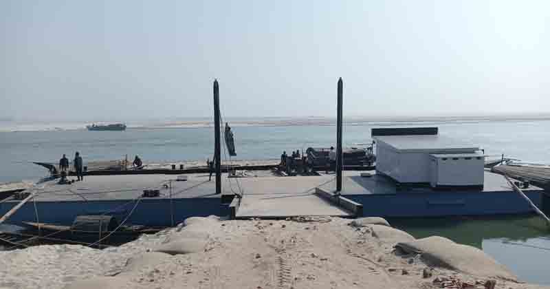 চিলমারী-রৌমারী নৌপথে ৪৫ দিন ধরে ফেরি চলাচল বন্ধ