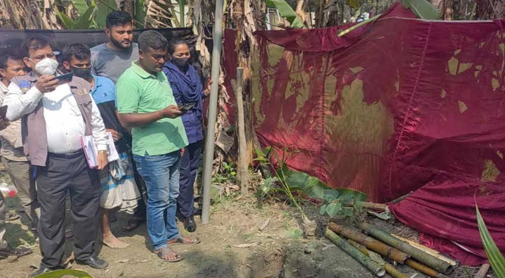 দাফনের ২ মাস পর পারিবারিক কবরস্থান থেকে গৃহবধূর লাশ উত্তোলন