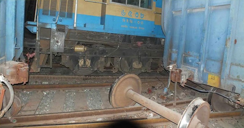 দুর্ঘটনার ৭ ঘণ্টা পর খুলনার সাথে ট্রেন চলাচল স্বাভাবিক