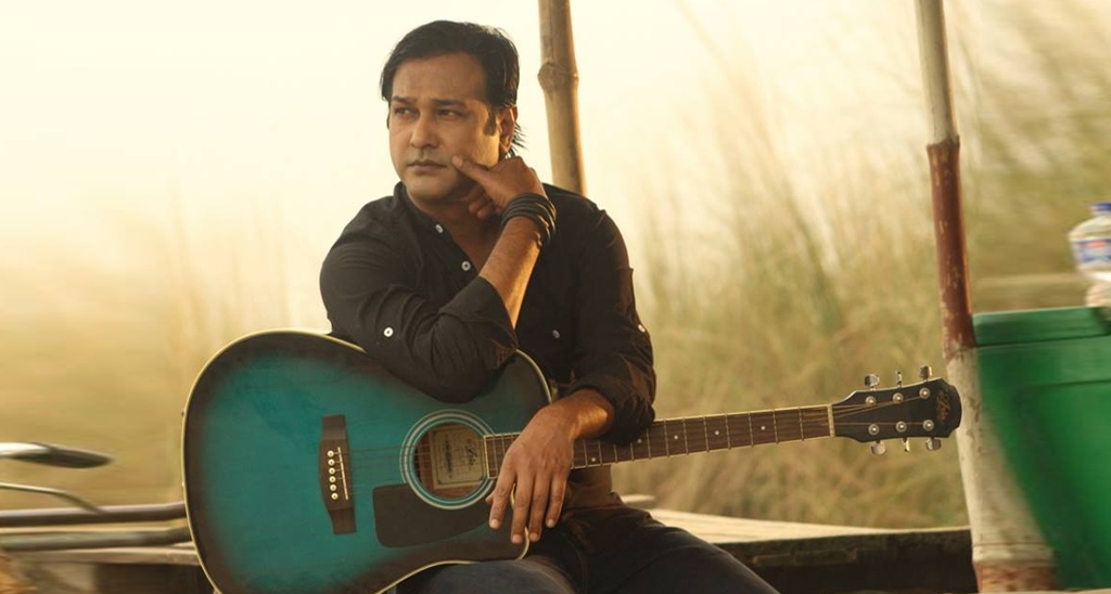 দীর্ঘ ১২ বছর পর ভোট দিলেন আসিফ আকবর
