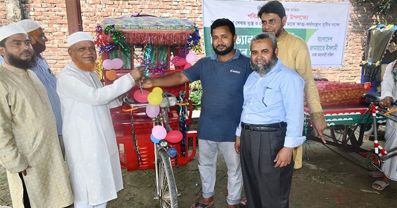 স্বাবলম্বী হয়ে সমাজে মাথা উঁচু করে দাঁড়াতে হবে : বুলবুল