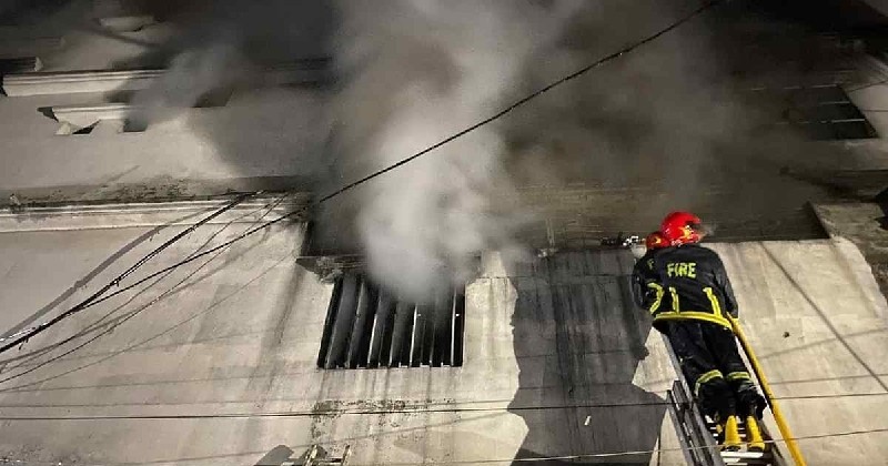 পুরান ঢাকায় কেমিক্যাল গোডাউনে আগুন, নিয়ন্ত্রণে কাজ করছে ৯ ইউনিট