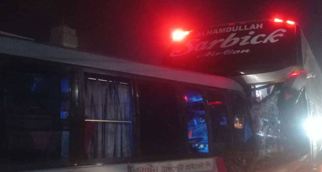 চট্টগ্রামে দুই বাসের মুখোমুখি সংঘর্ষে আহত ৩০