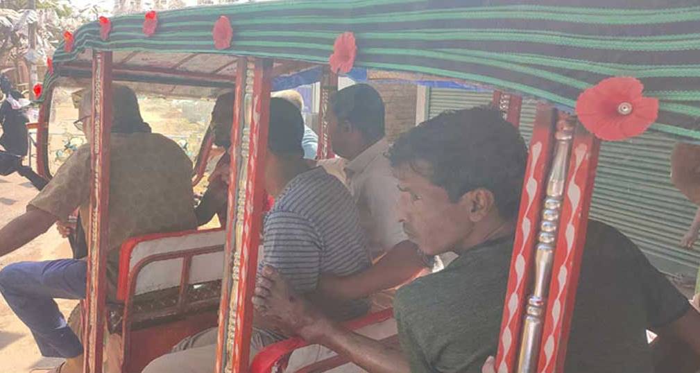 ভোটকেন্দ্রের পাশে গোলাগুলিতে গুলিবিদ্ধ ১