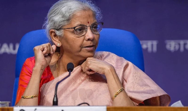 অর্থ থাকায় লোকসভা নির্বাচনে অংশ নেবেন না ভারতের অর্থমন্ত্রী
