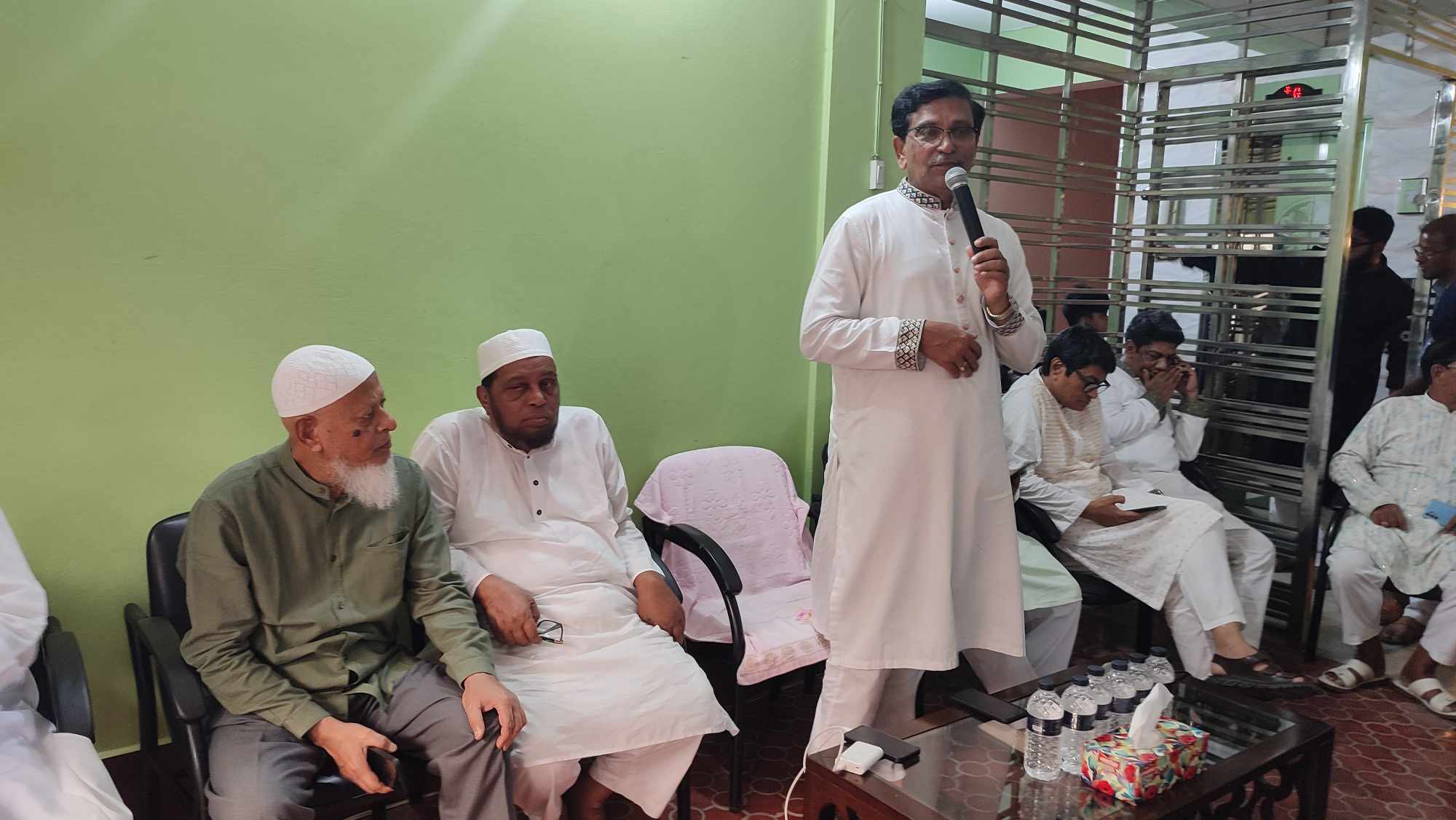 মিলপাড়ায় ঈদ পরবর্তী শুভেচ্ছা বিনিময় করলেন মাহবুব উল আলম হানিফ
