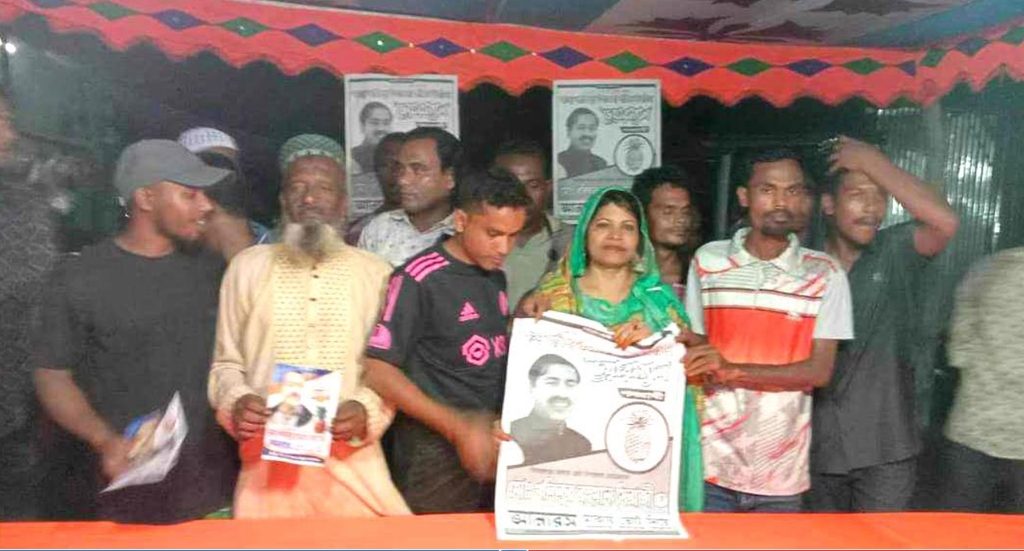 সিরাজগঞ্জে স্বামীর নির্বাচনী প্রচারণায় সরকারি প্রাথমিক বিদ্যালয়ের শিক্ষিকা