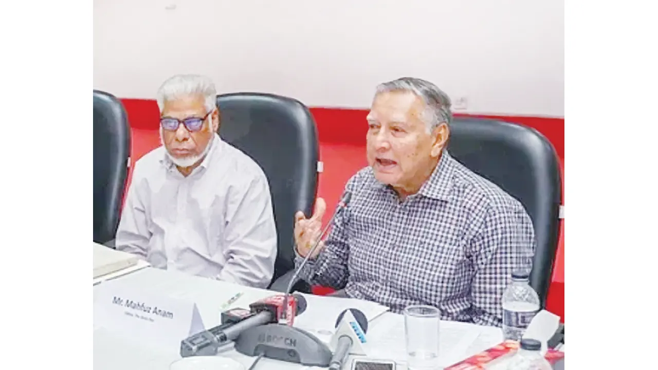 পুনর্লিখন নয়, সংবিধান সংশোধনের পক্ষে মত