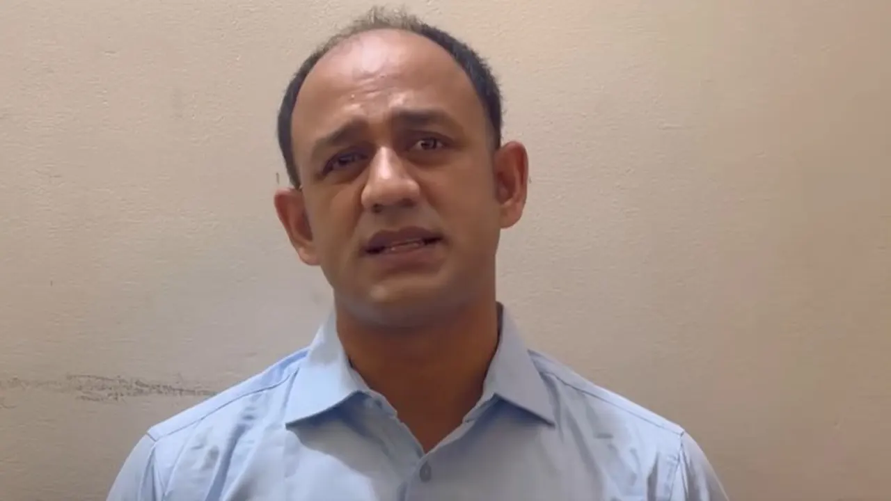 মধ্যরাতে ব্যারিস্টার সুমনের ভিডিও বার্তা
