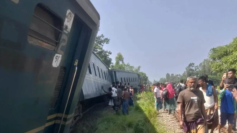 কুমিল্লায় কর্ণফুলীর বগি লাইনচ্যুত, ঢাকামুখী ট্রেন চলাচল বন্ধ