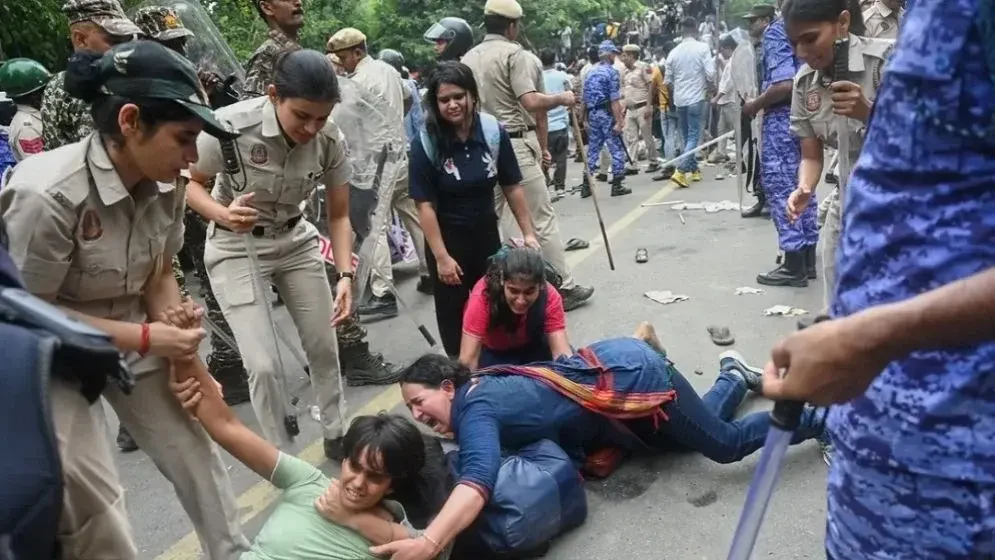 ফের উত্তপ্ত দিল্লি, যন্তর মন্তরে পুলিশি হামলা